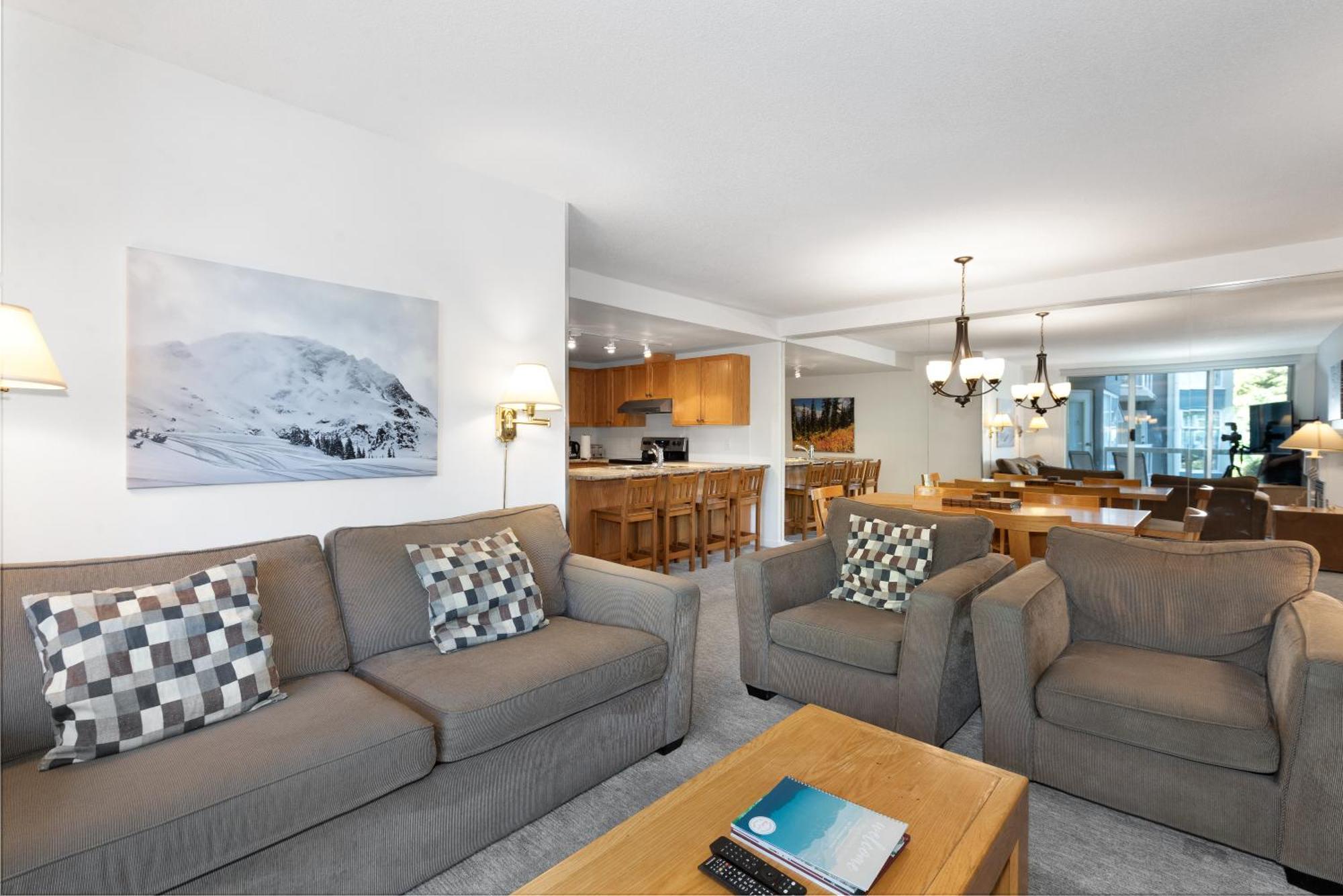 The Woodrun Lodge By Whiski Jack Вістлер Екстер'єр фото